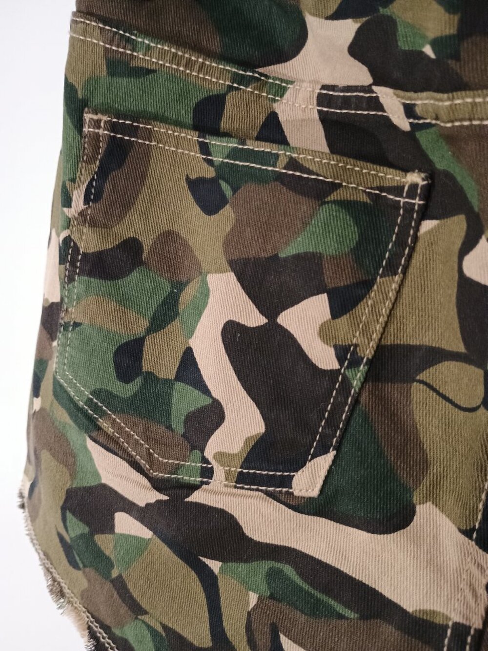 VENUS Camo Denim Cutoff Shorts Women's Size 12 Army Green Camouflage Stretch - Picture 6 of 7